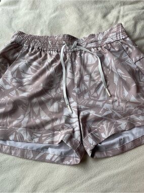 Lululemon Women’s Pink Patterned Elastic-Waist Shorts 6